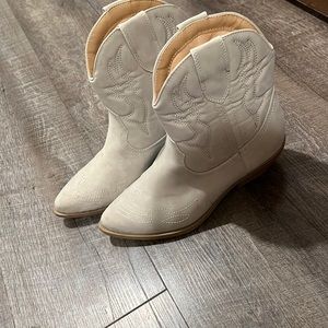 Shortcut cowgirl boots